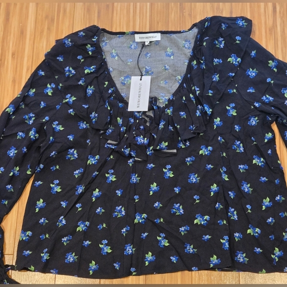 💚 NWT We Wore What Floral Blouse - Picture 2 of 10